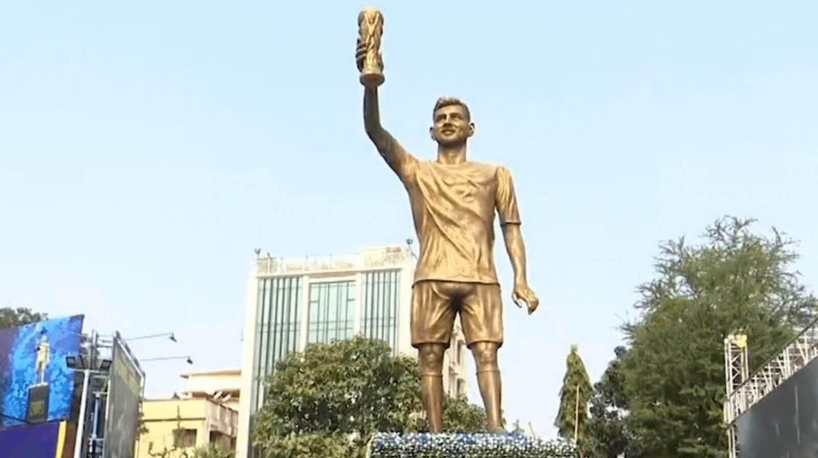 Messi Statue Fiasco in Kolkata Sparks Outrage, Memes and Debate